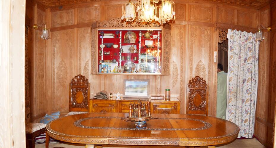 Dogstar Houseboat, Srinagar 4